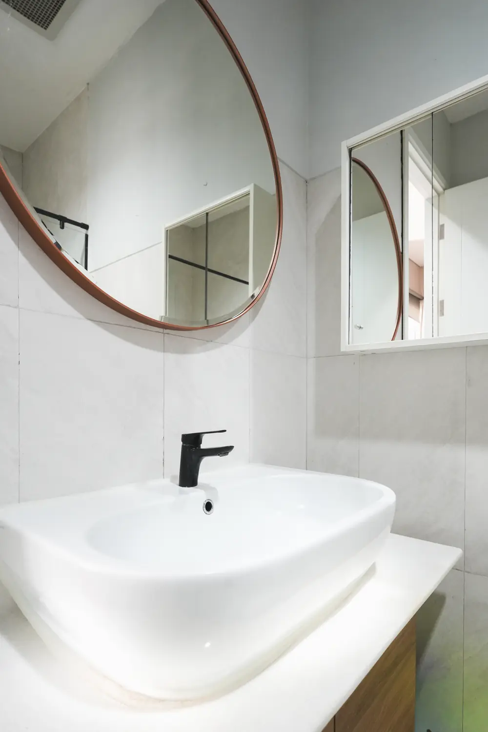 Kamar mandi utama, toilet TOTO